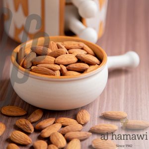 لوز غير محمص