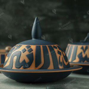 مضيفة بغطاء حجم كبير