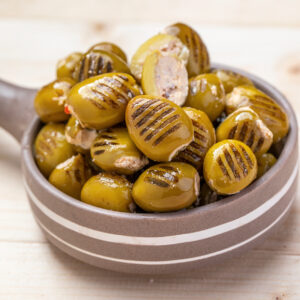 زيتون مشوي محشي لبنه وجوز